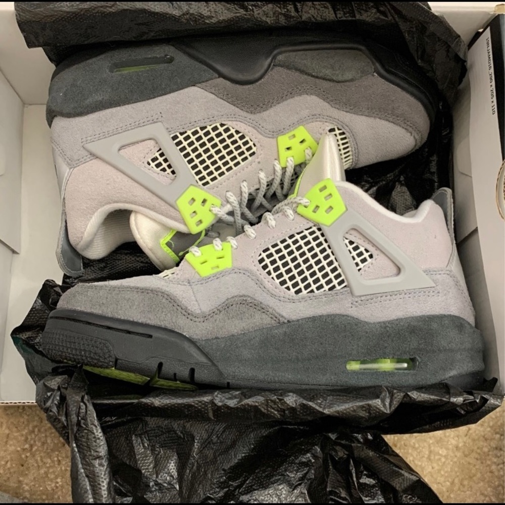 Air Jordan 4 Retro “Neon 95”